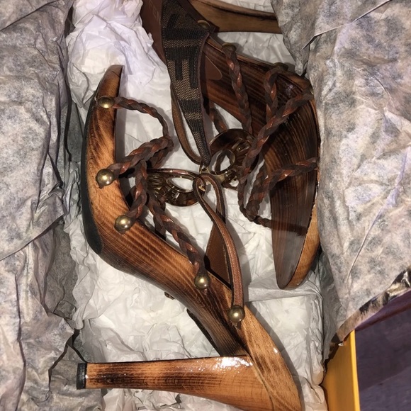 FENDI Authentic & Iconic Logo Sandal heels 39 9 Gorgeous! RARE - Picture 7 of 9